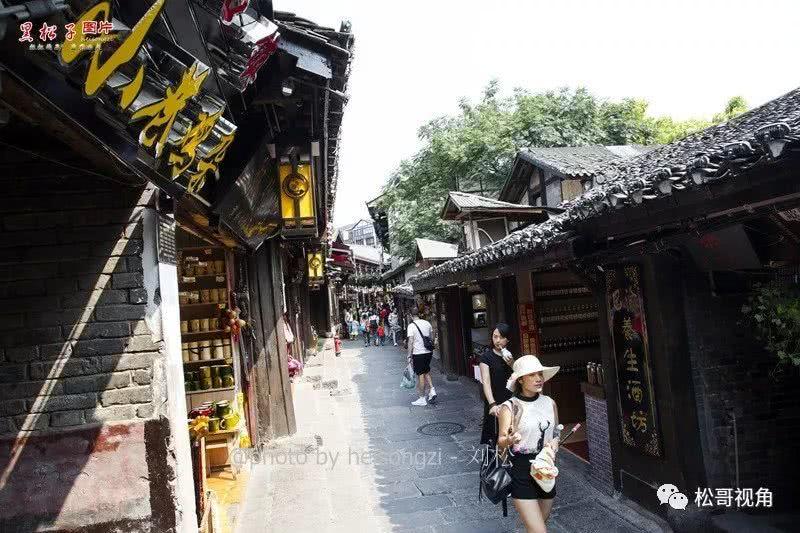 2024年的“招财”元素,杨紫、迪丽热巴都在穿,时髦又吸精,惊艳